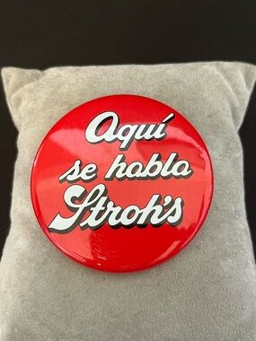 Red 'Aquí se habla ' Pin Button